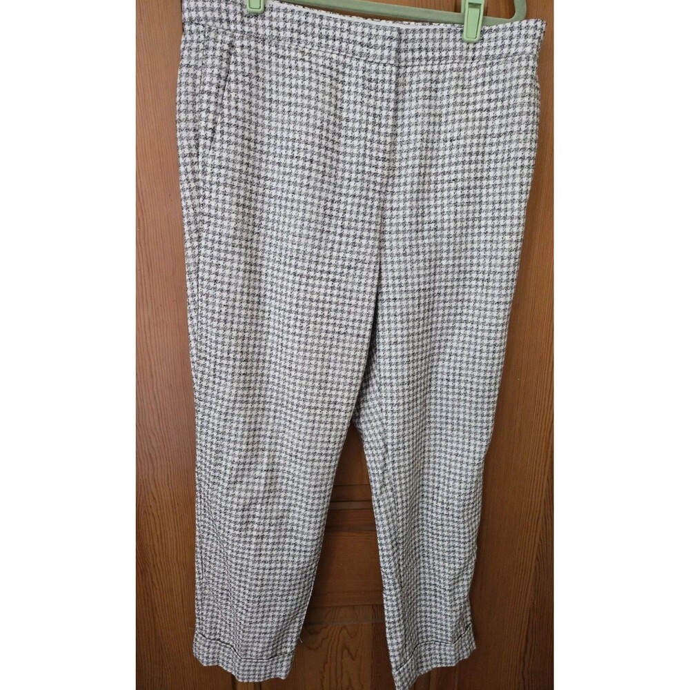 Ann Taylor Black & White Houndstooth Ankle trousers. Size 10